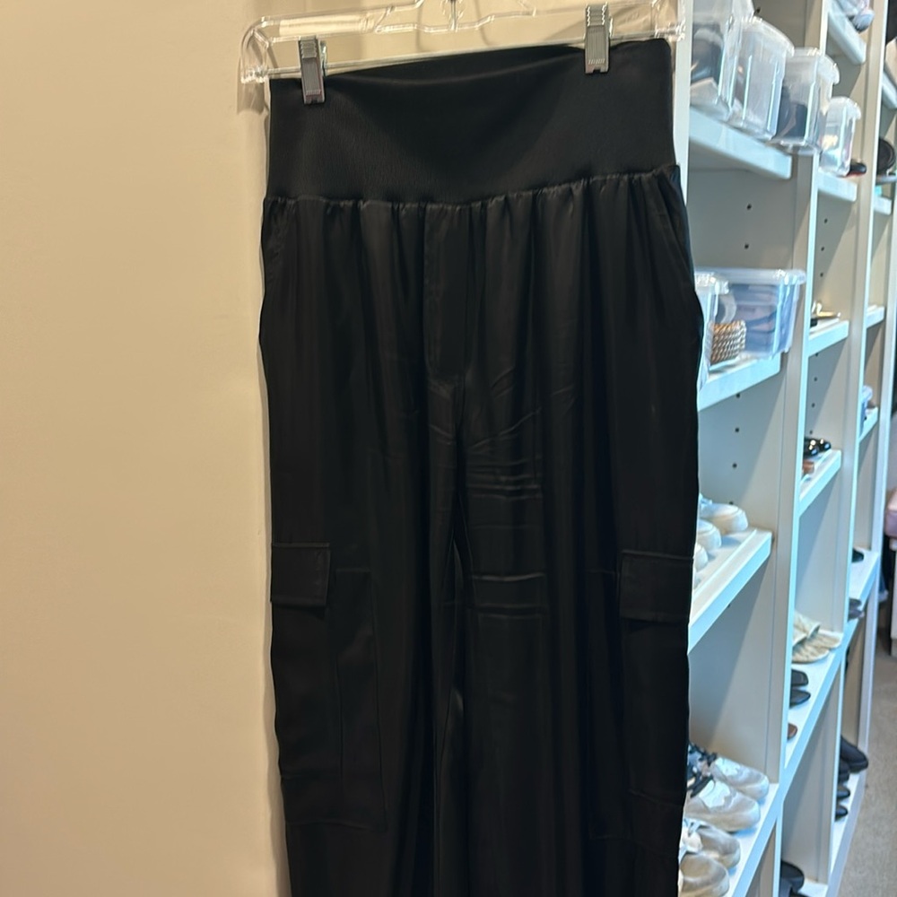 Cinq a sept black satin jogger pant size medium